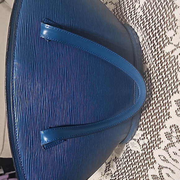 SALE FOR 24 HRS. LOUIS VUITTON EPI, guc - Picture 3 of 17